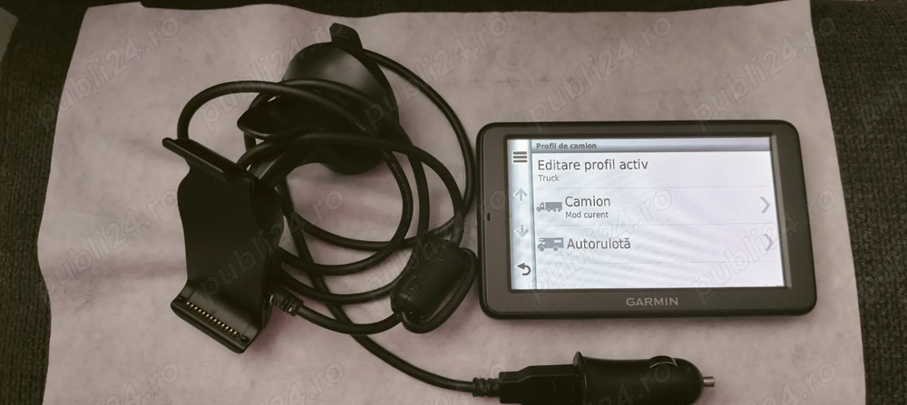 Vând gps Garmin Dezl 560