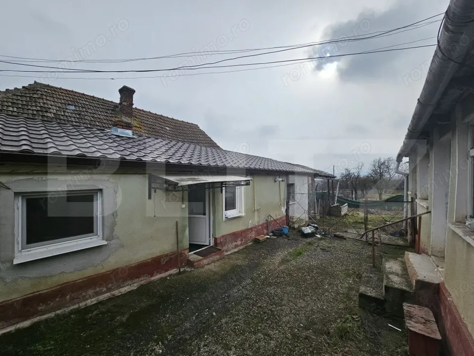 Casă cu 4 camere, teren 544 mp, 2 fronturi stradale asfaltate, Cricau