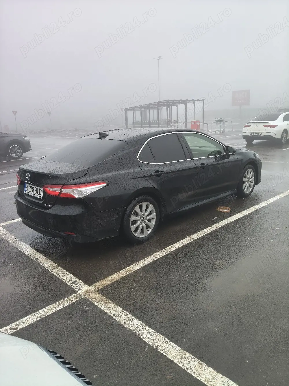 Vand tu Toyota camry hibrid 2019