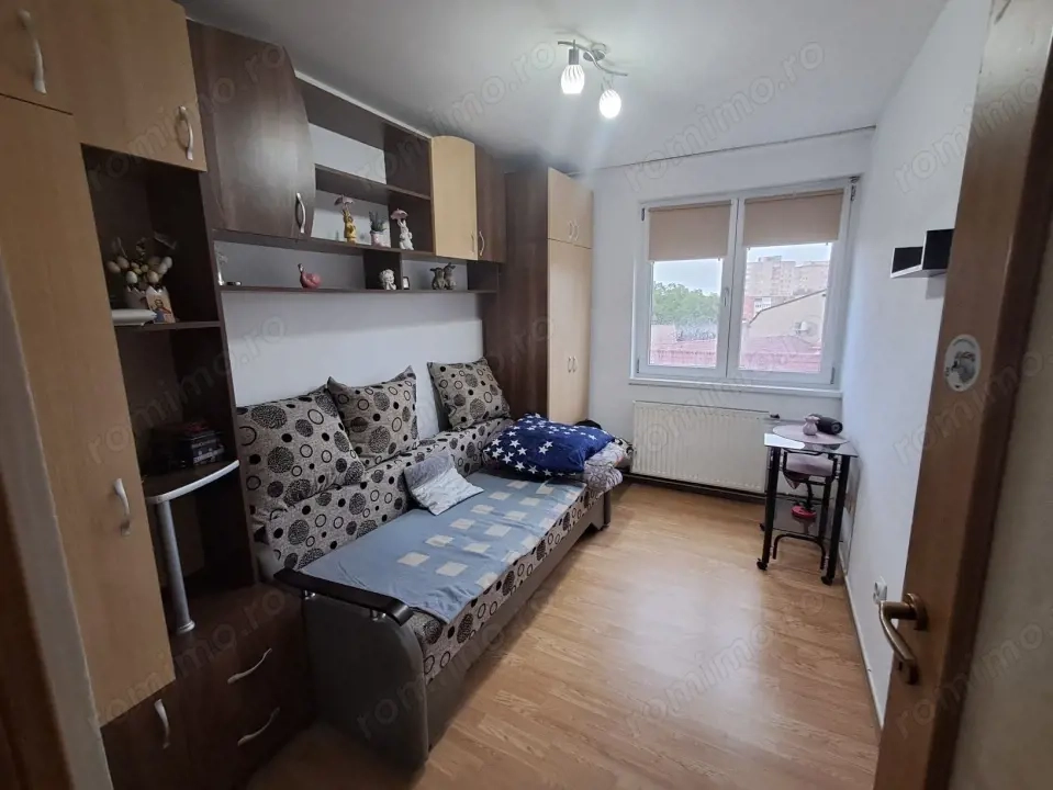 Apartament de 2 camere ( Bloc anvelopat )-Brasovul Vechi