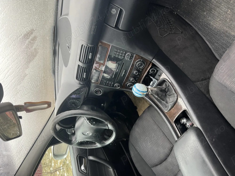 Dezmembrez Mercedes C class