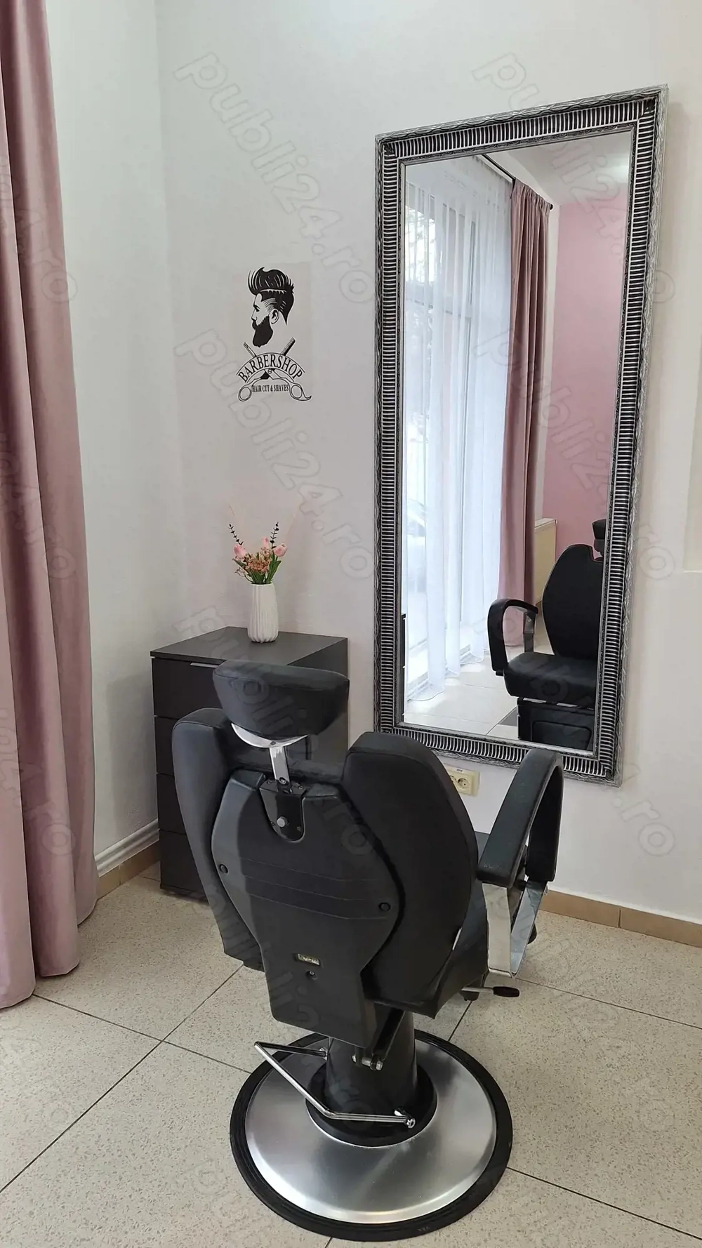 Post frizerie de inchiriat in salon central