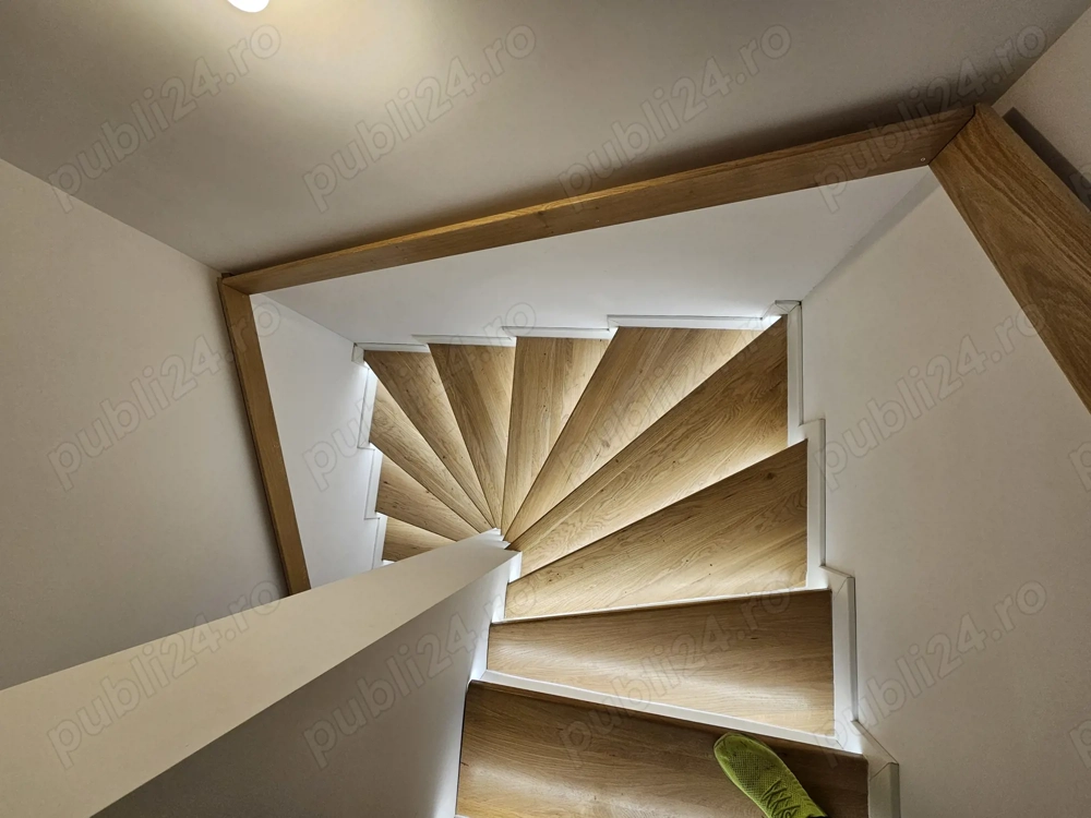 Trepte lemn  balustrada  riflaje  blaturi