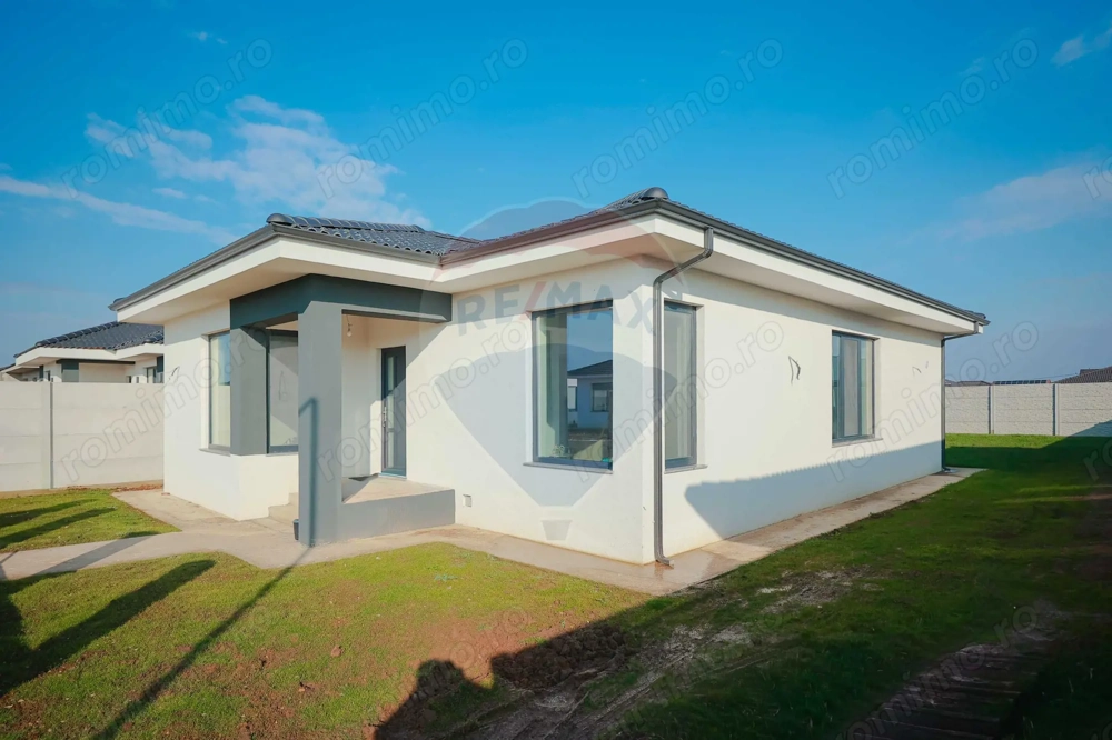 Casă pe nivel de vânzare cu 3 dormitoare, 500 mp teren – Sântandrei