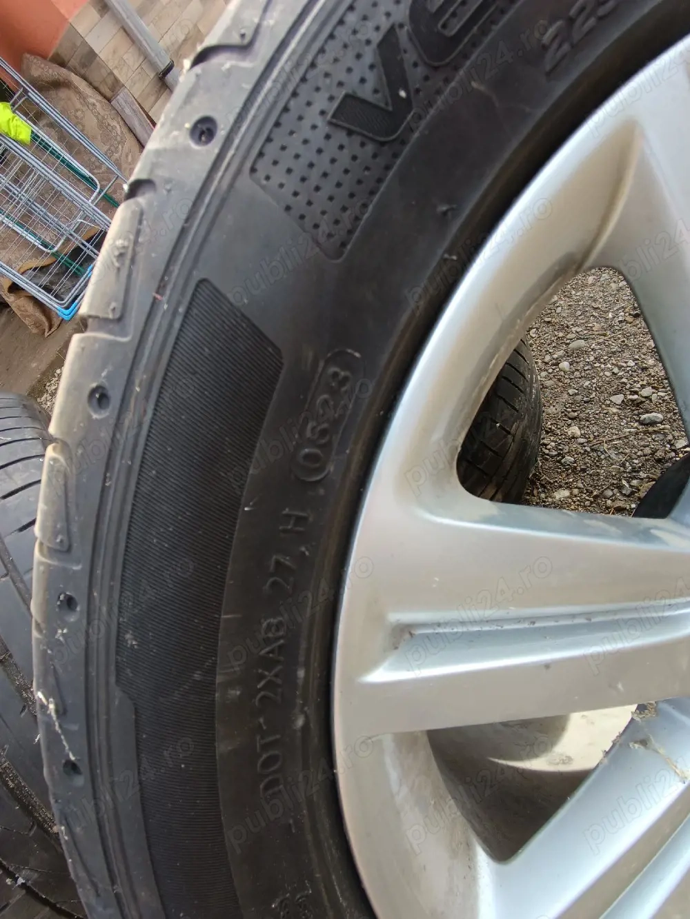 vând jante cu cauciucuri 