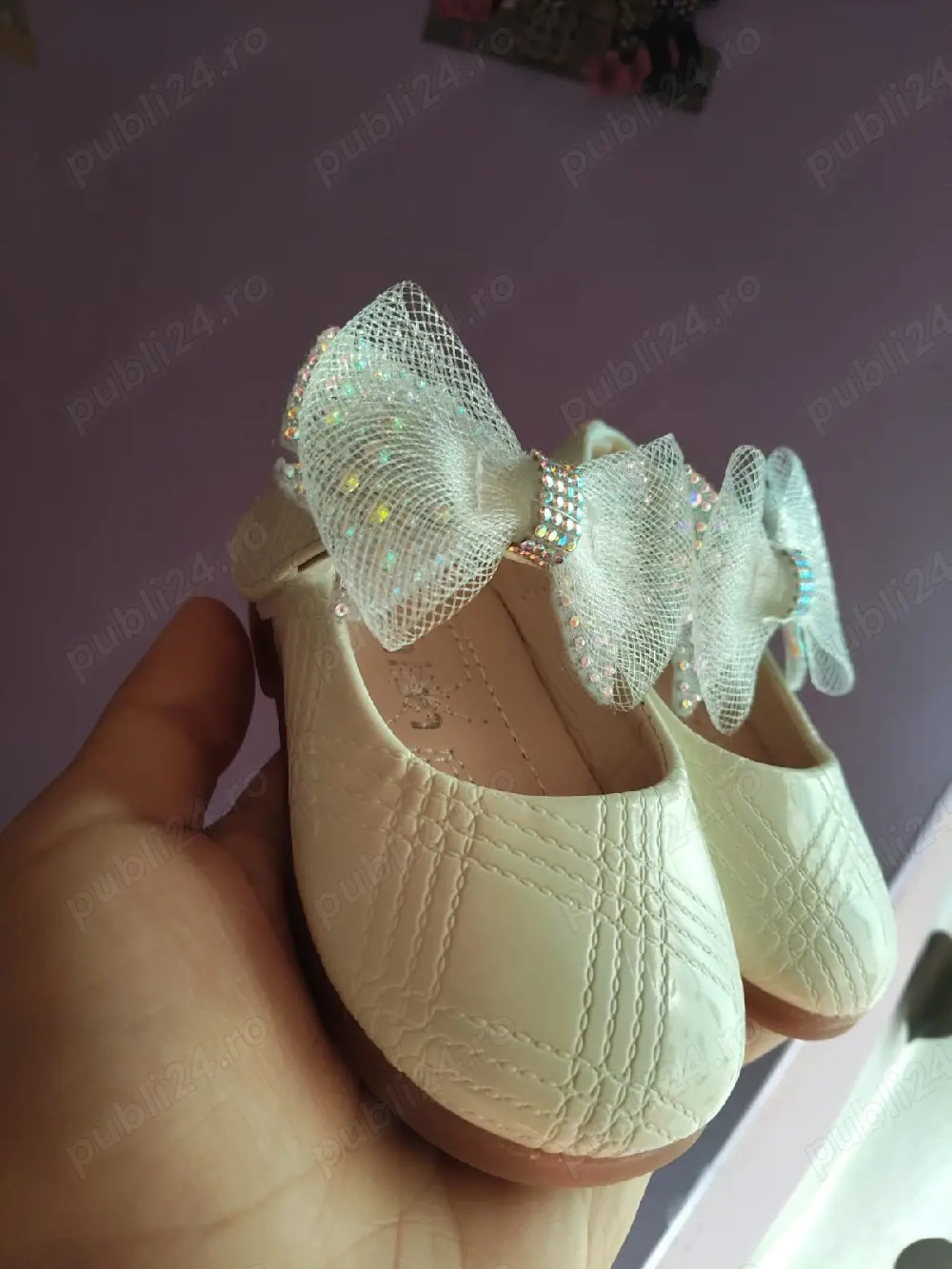 Sandale cu fundiță superbe