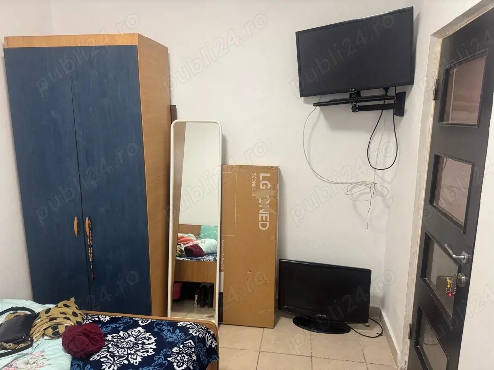 Inchirez camera la curte