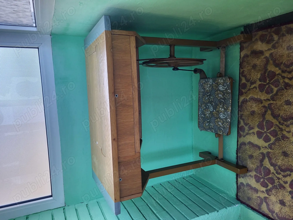 Mașina de cusut Monica