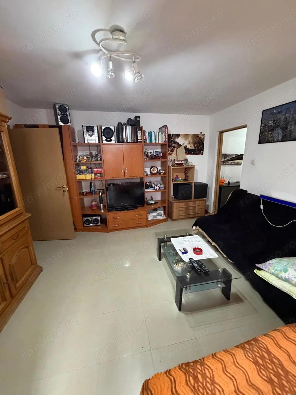 Vand 3 camere decomandate complex -vasile parvan
