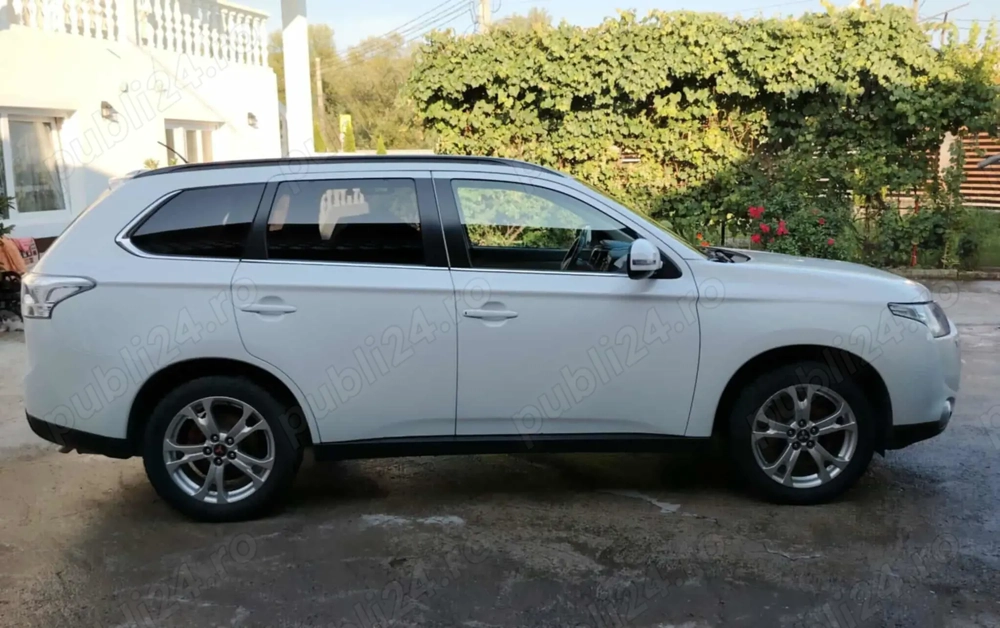 Vand sau schimb cu SUV-uri  ( dupa 2015- 2016)  Mitshubishi   OUTLANDER III  2013