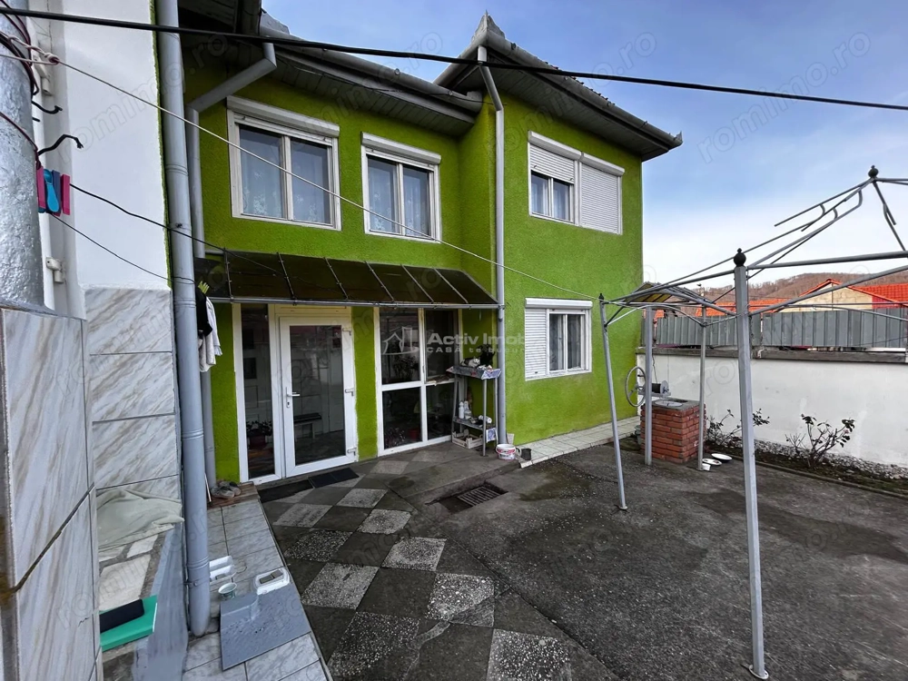 Bocsa Montana, Casa Solida cu Demisol+ Parter+ Etaj