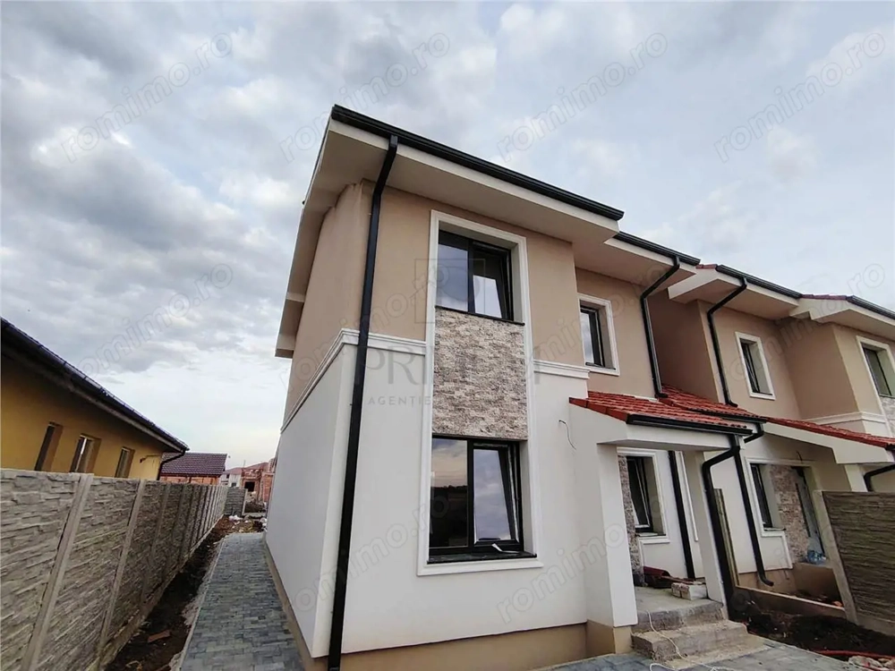 Duplex despartit prin camera tehnica - teren generos - personalizare interiora