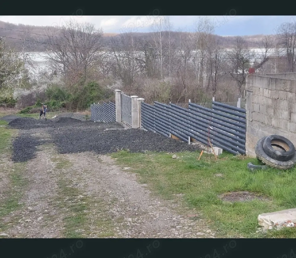 teren langa lacul surduc 