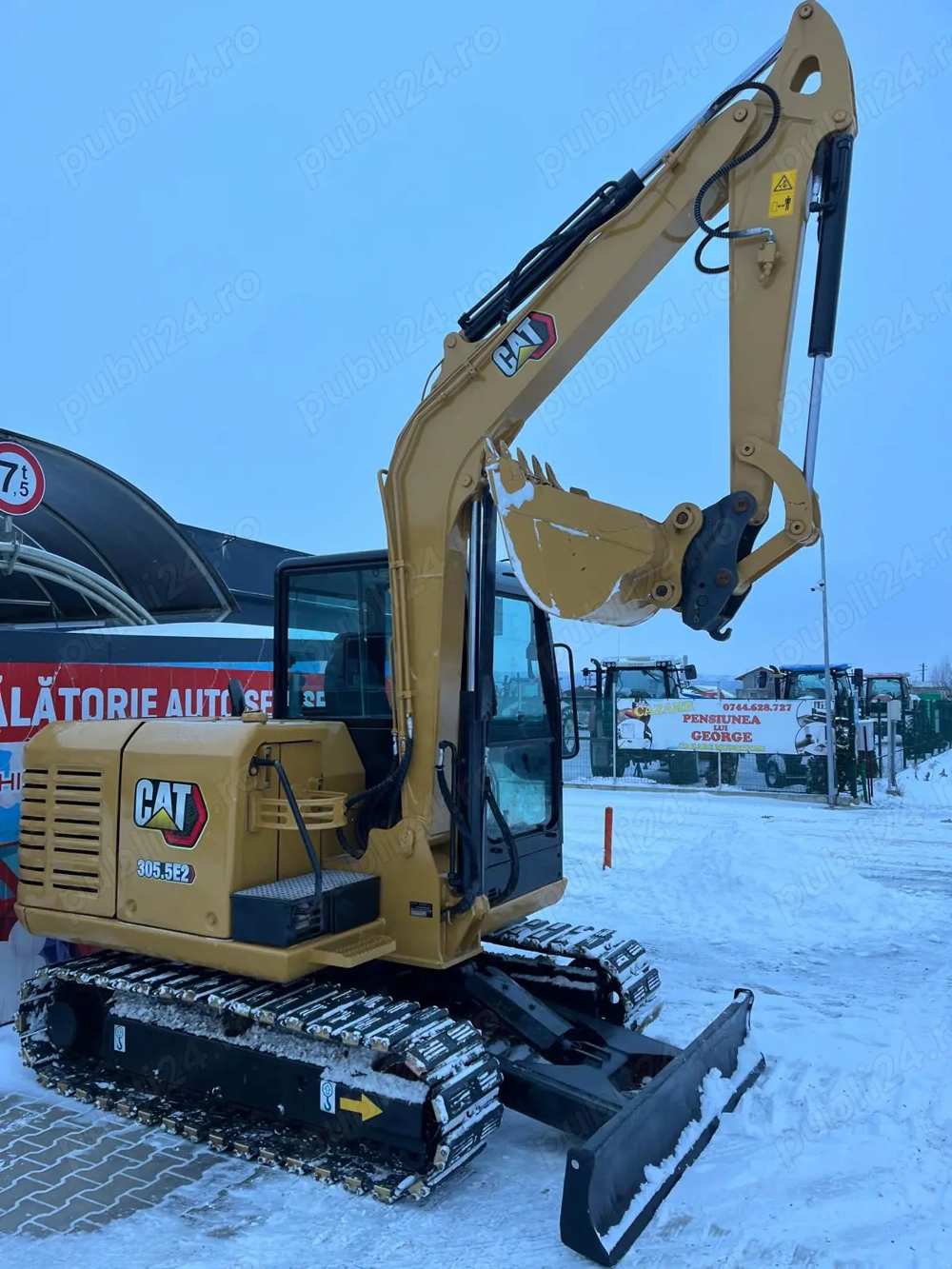 Excavator - Caterpillar 305.5E2 - 2016