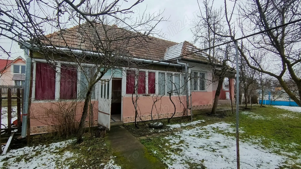 Casă și teren de vânzare 