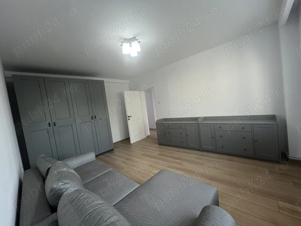 Închiriez apartament 3 camere decomandat Iulius Mall