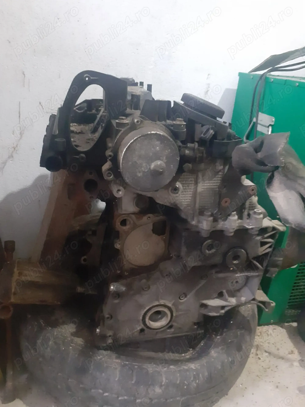 Vând motor BMW E 90.