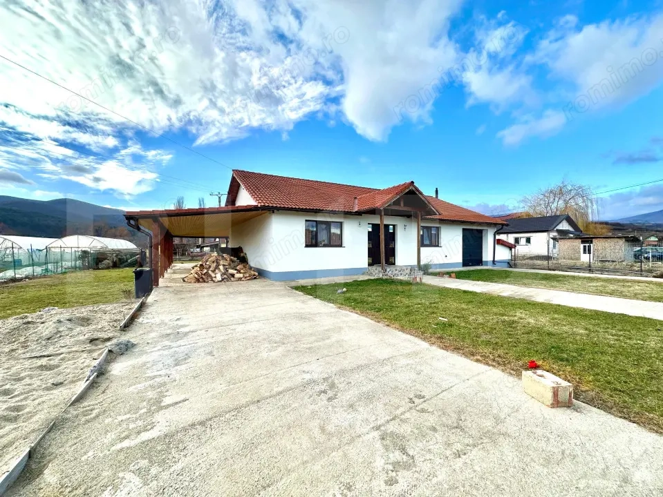 Casa individuala cu terasa si garaj,teren 1750 mp-Sard