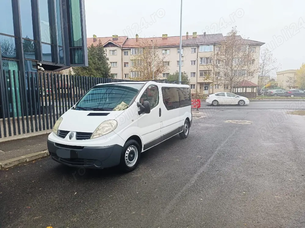 vand renault trafic 8+1