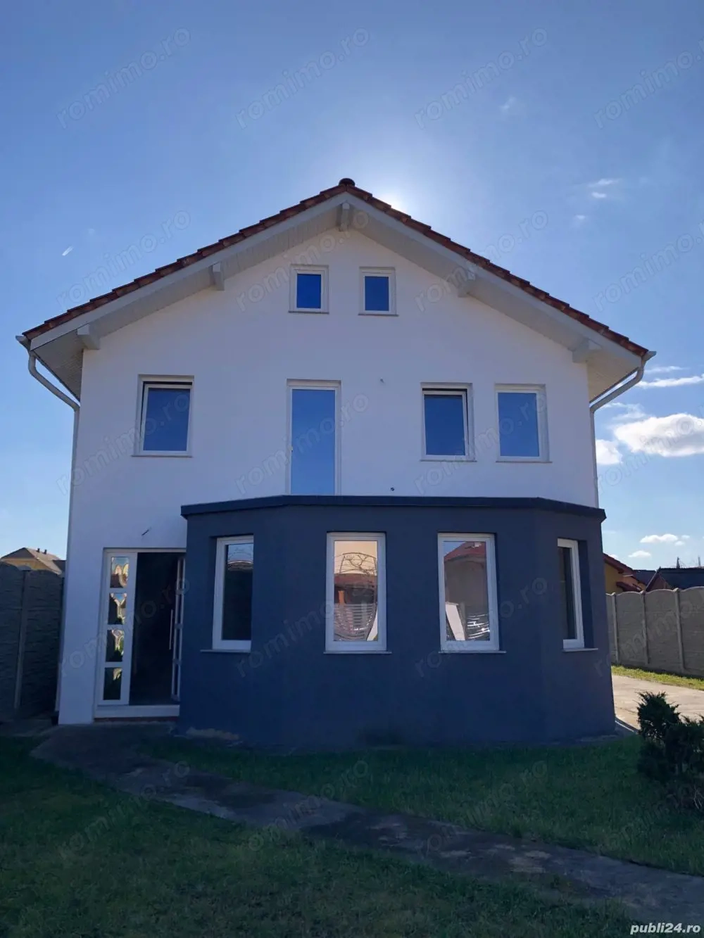 BRASADAS vinde casa în zona Micro 17 teren 9.5 ari 240mp.