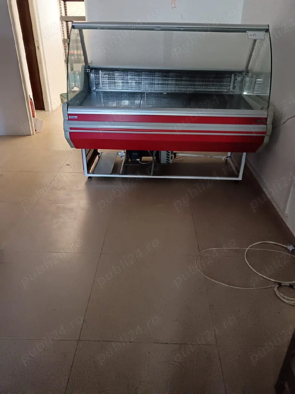 vând ladă frigorifică în stare de funcționare