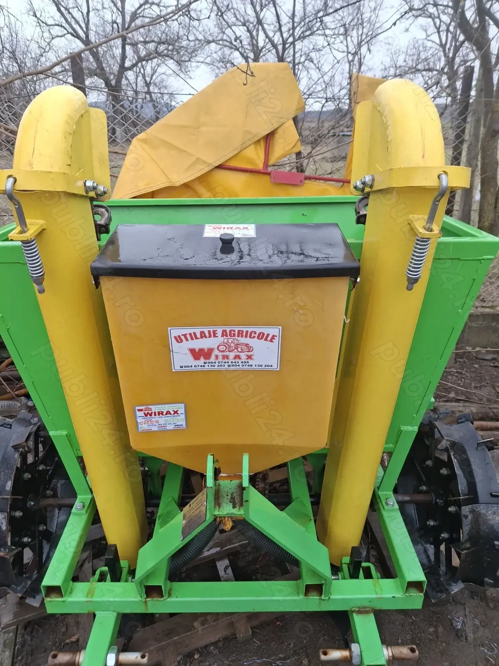 Mașină de plantat cartofi mașina de scos cartofi și un ierbicidator 