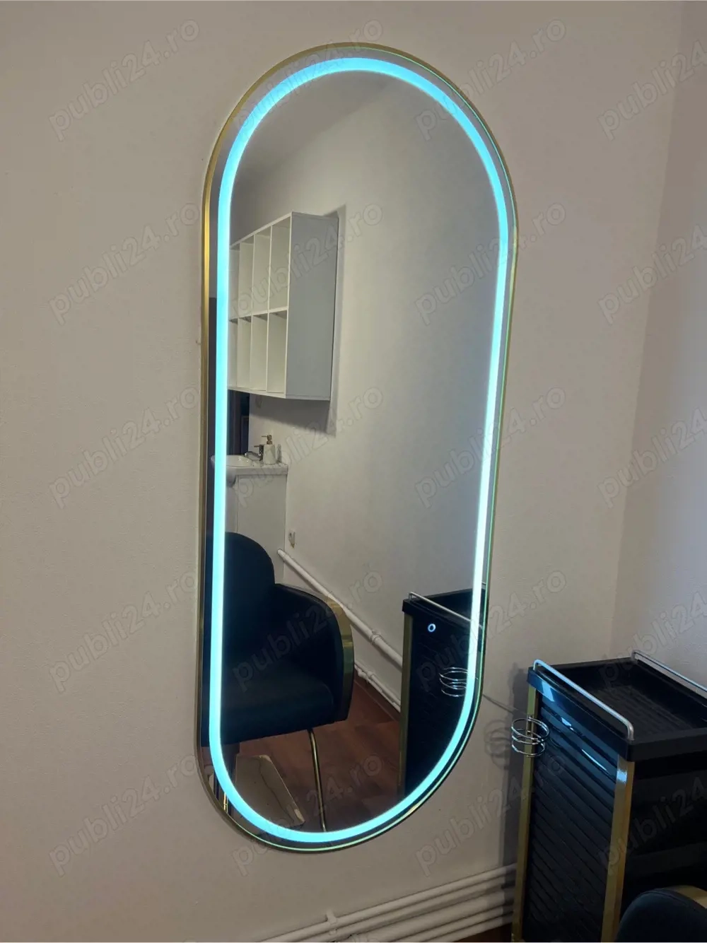 vand mobilier coafor 