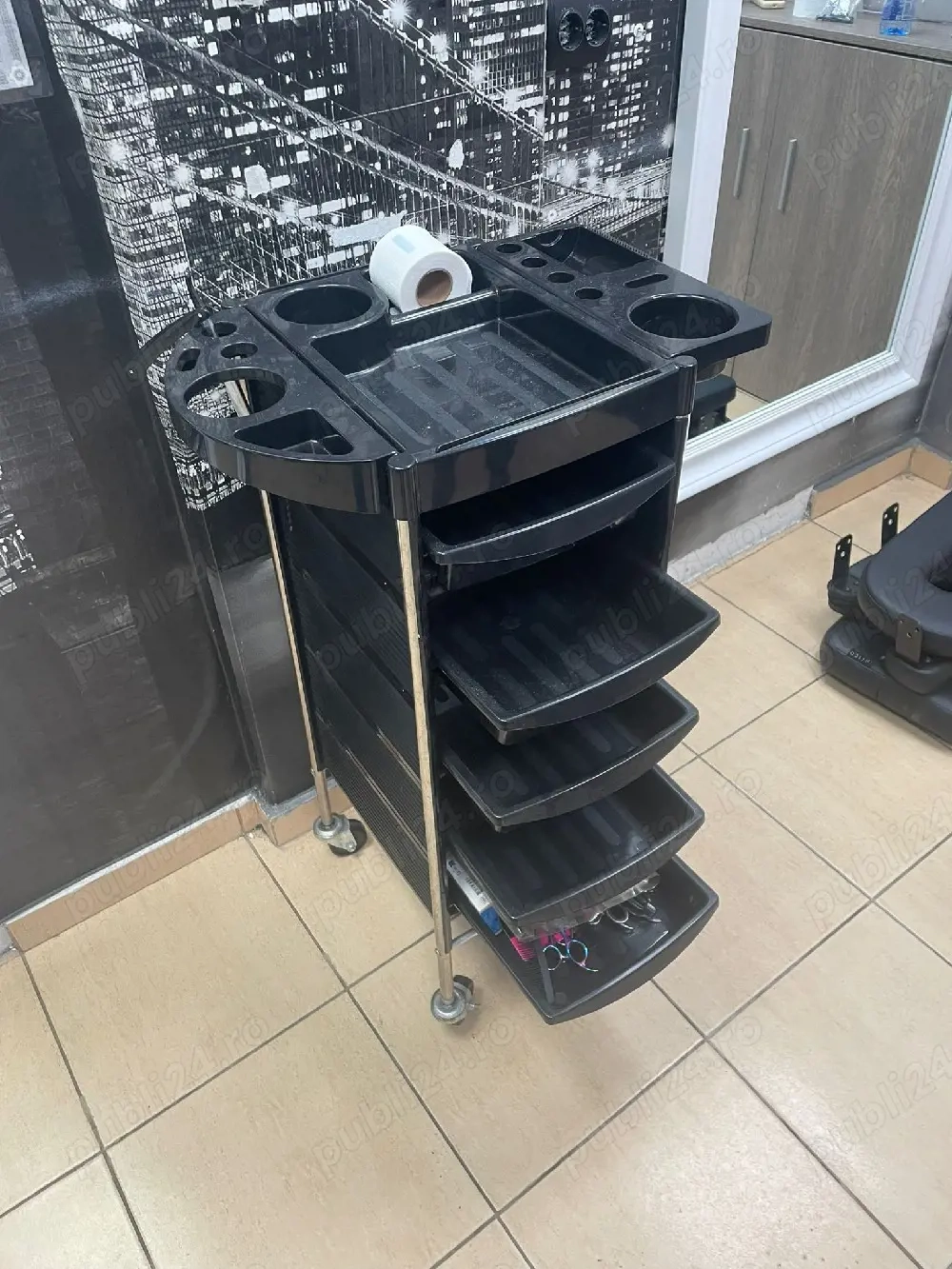 vand ucenic salon coafor 