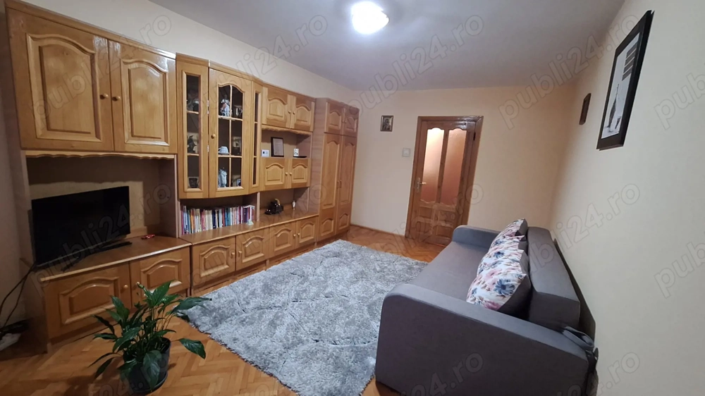 Vand apartament 2 camere zona Gardu, str Unirii
