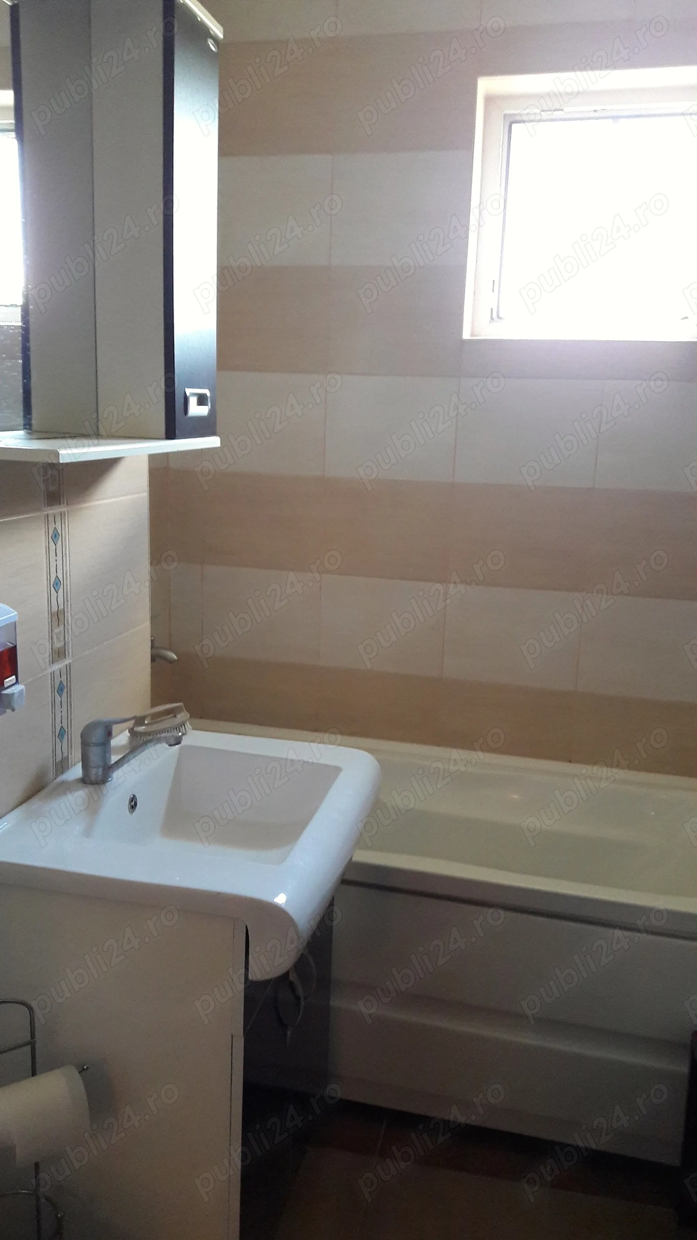 Apartament de închiriat cu 4 camere zona semicentrală