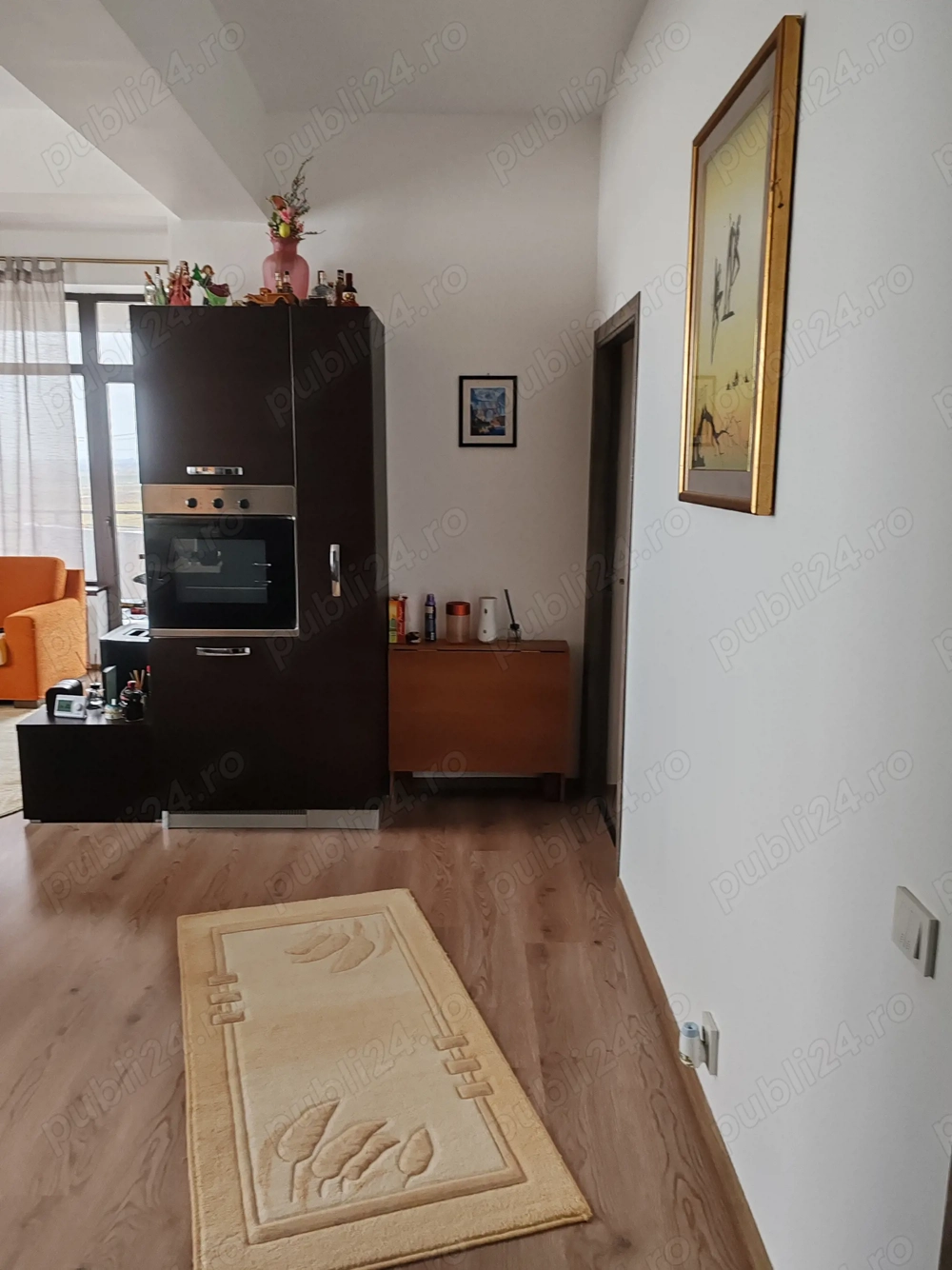 Apartament 3 camere decomandate și loc de parcare 