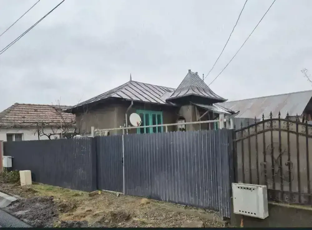 Casa de vanzare plus teren 