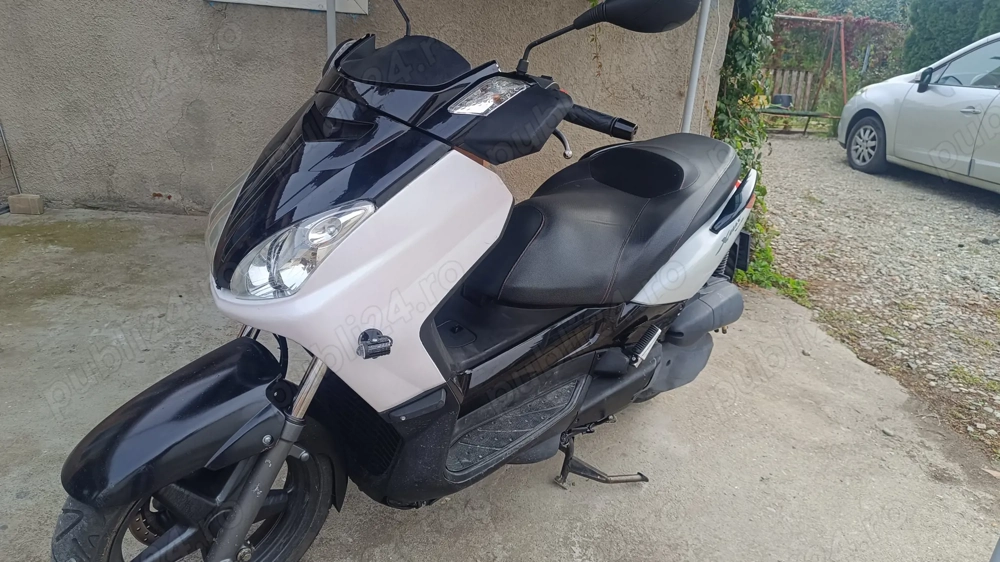 Vând Scuter Yamaha xmax an 2910 motor 125 