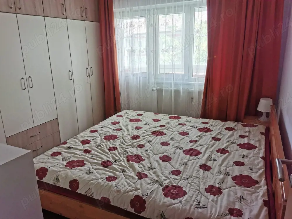 Inchiriez apartament 3 camere, Strada Cugir