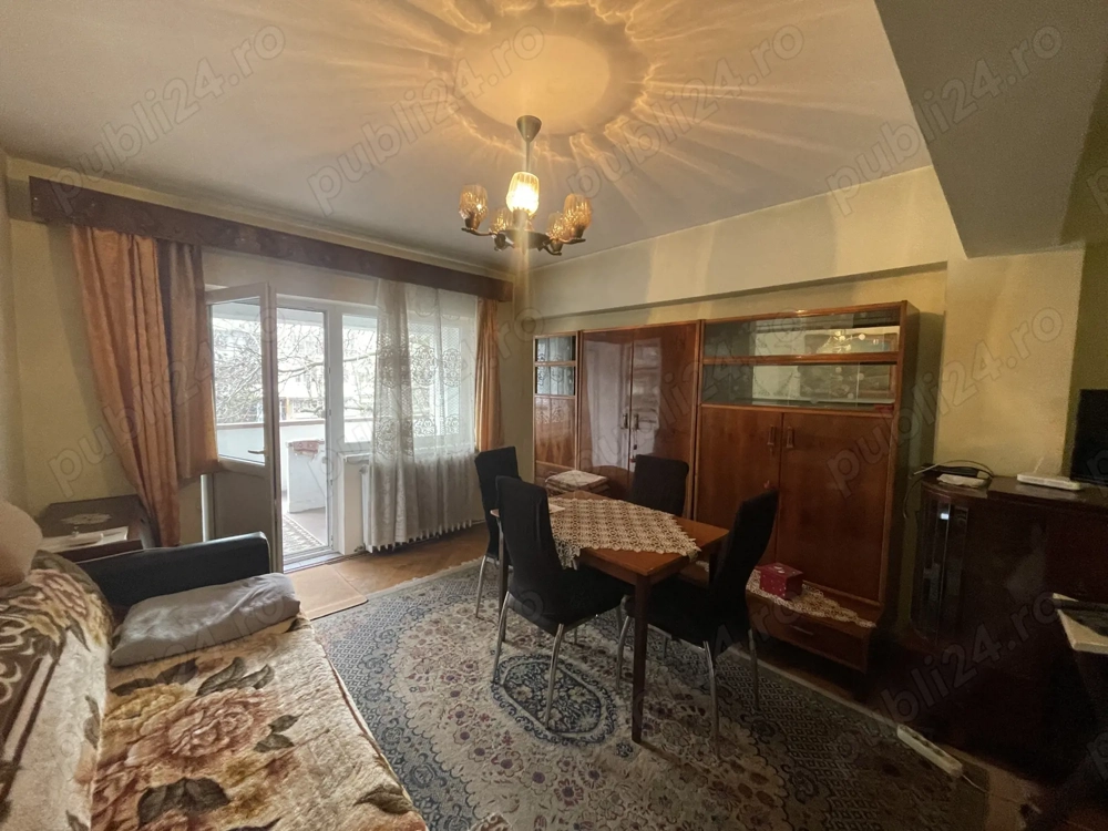 Traian, zona Ursus,2 camere decomandat,etaj 1,mobilat si utilat clasic,2, bai, balcon mare,250 euro