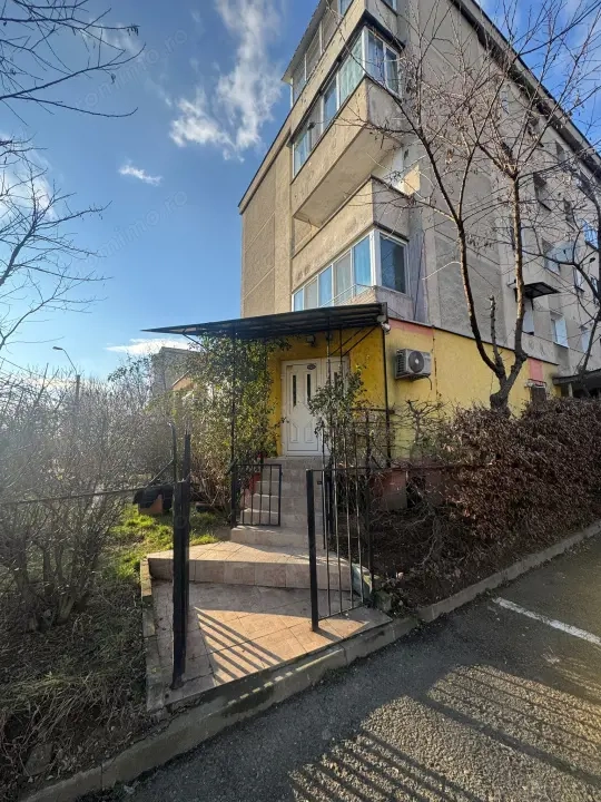 Apartament cu 2 intrari, beci 27 mp, mobilat – Orasul Vechi