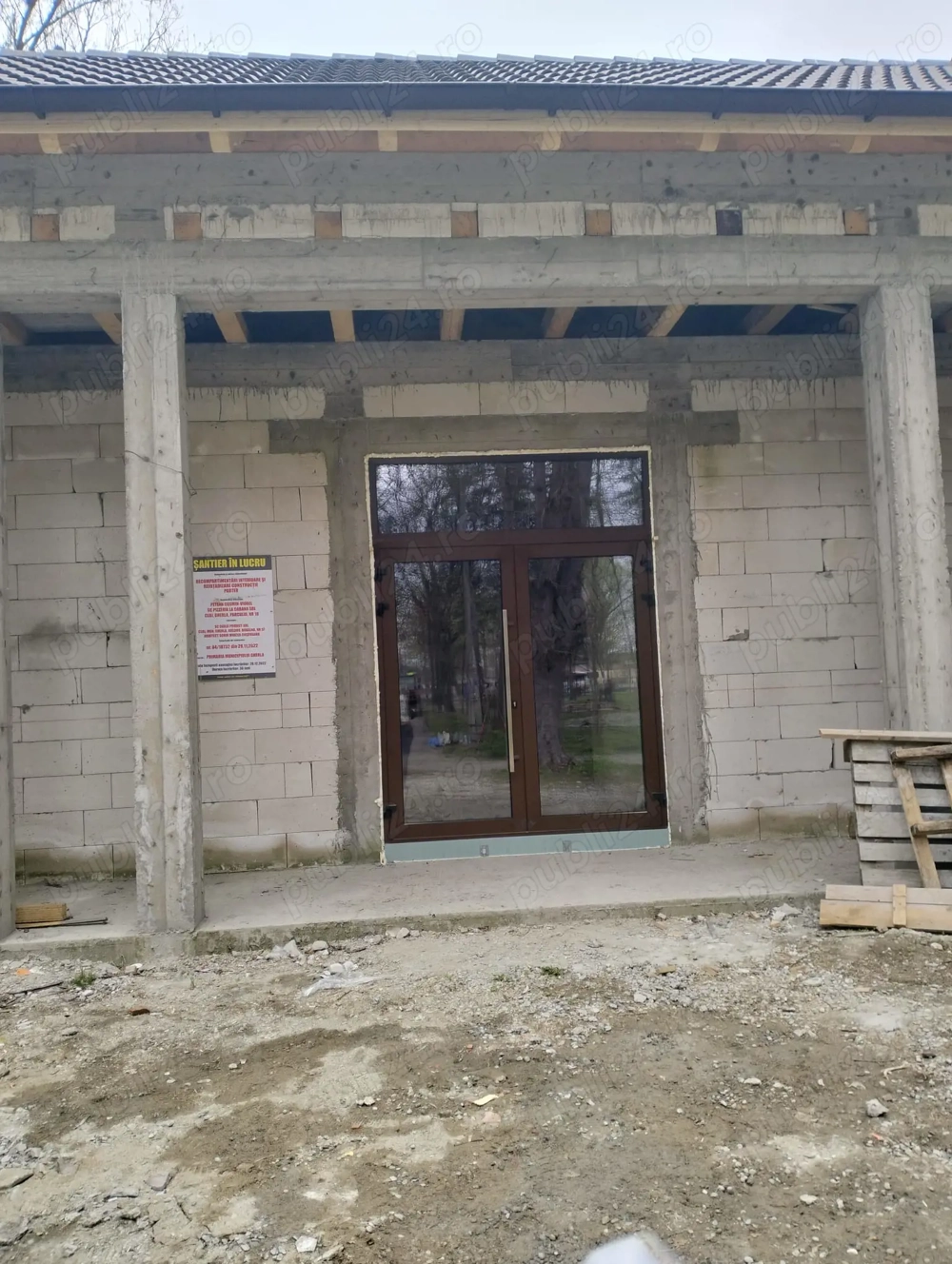 Vand locatie ultra centrala in Gherla 409 mp. 1500 euro neg.