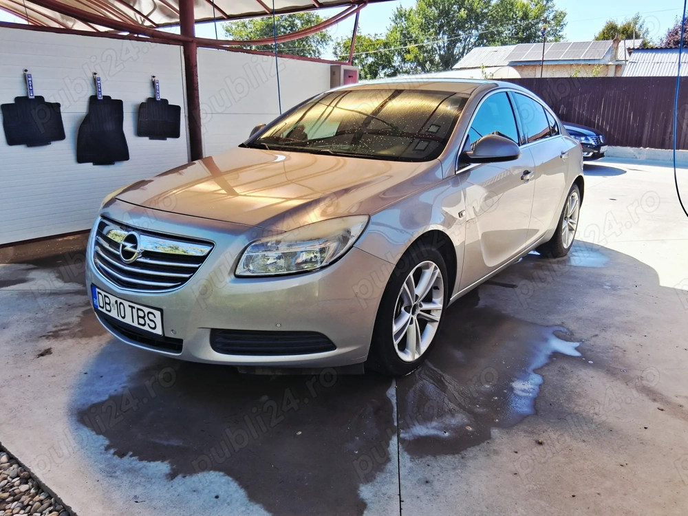 Vând opel insignia 2009