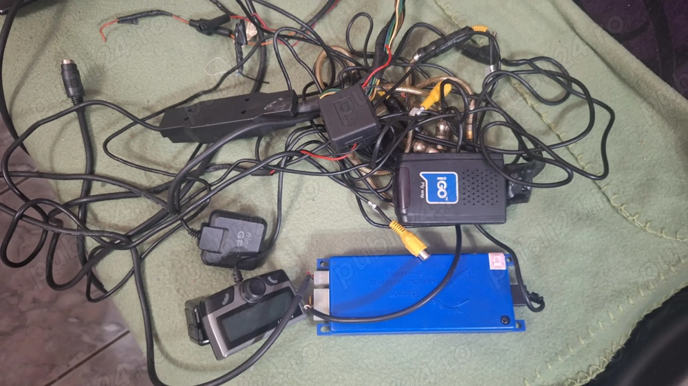 Vând  hands-free Parrot