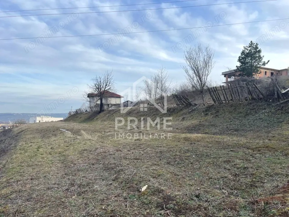 Teren 2200 mp parcelabil + fundatie | zona Schit | POT 40% | P+1+M