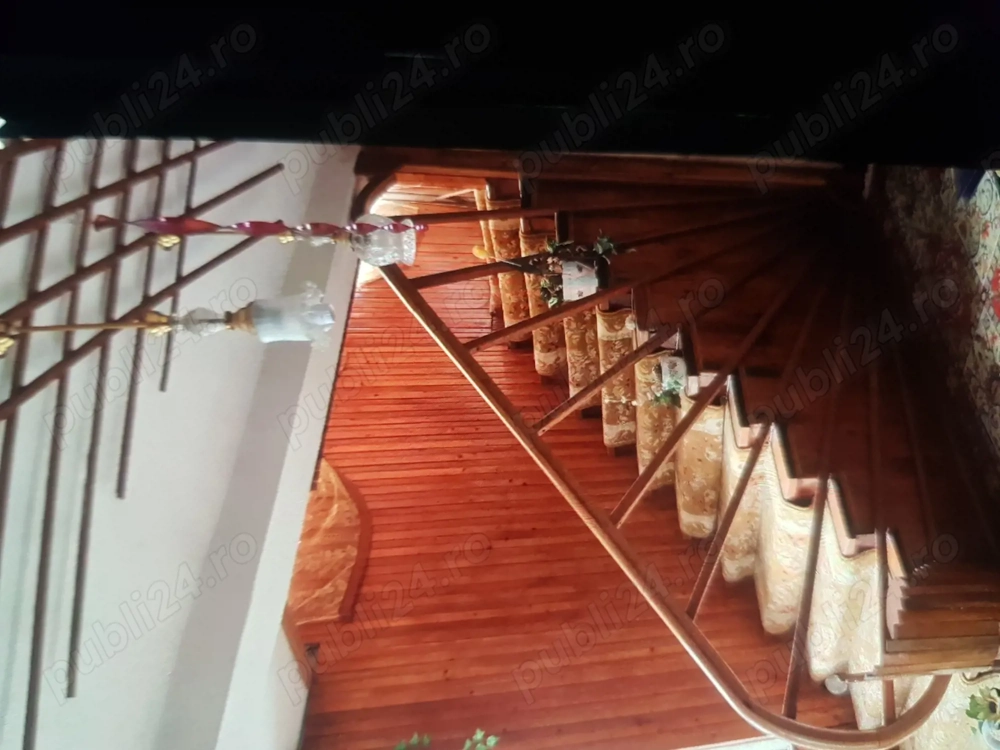 Vand sau schimb vila cu apartament cu diferenta