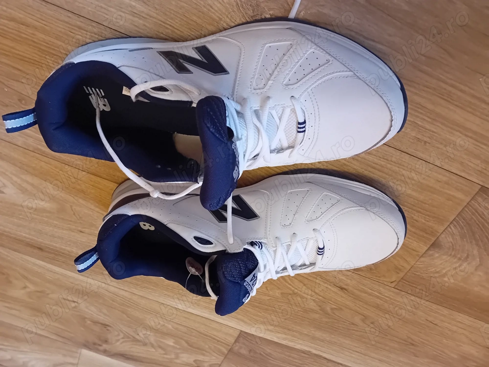 Vând adidasi mărime mare