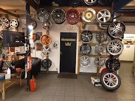 MECANIC AUTO IN SUEDIA EURO 2500.- net + cazare transport