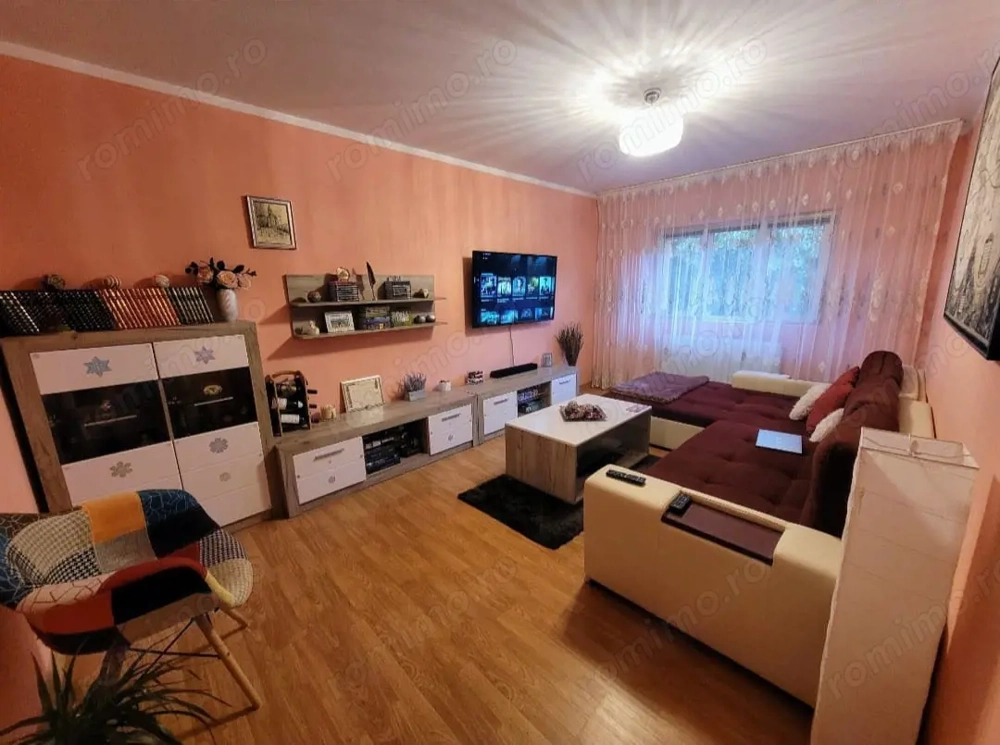 Aradului - 3 camere. BLOC IZOLAT - Etaj 3 !