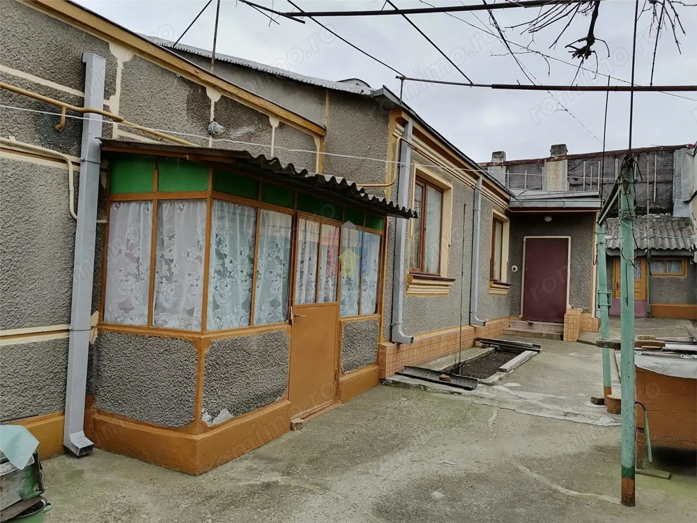 Casa 4 cam zona Bd.Cuza V C.Galati teren 210 mp cu 11 deschidere