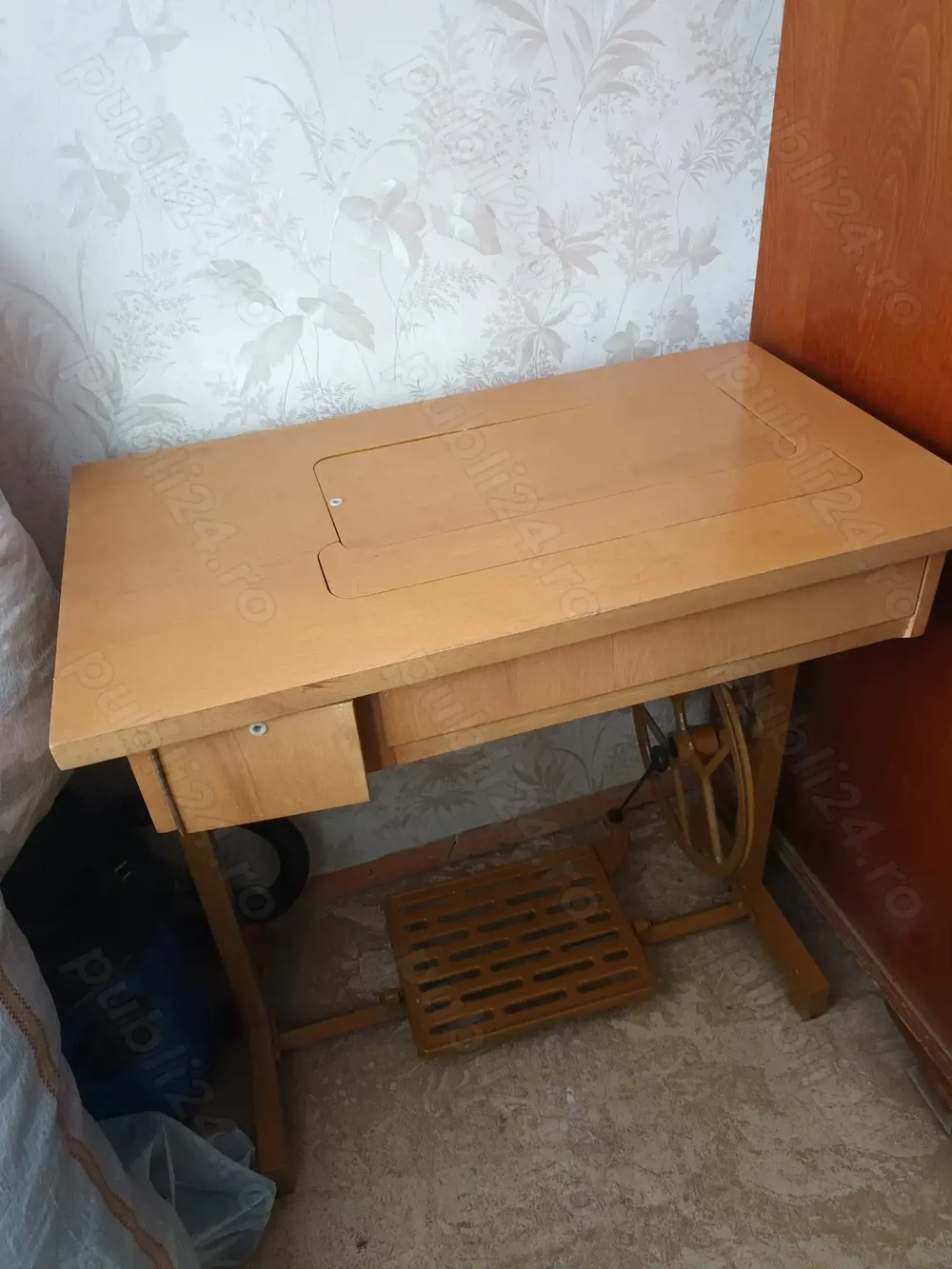 Masina de cusut Monica noua