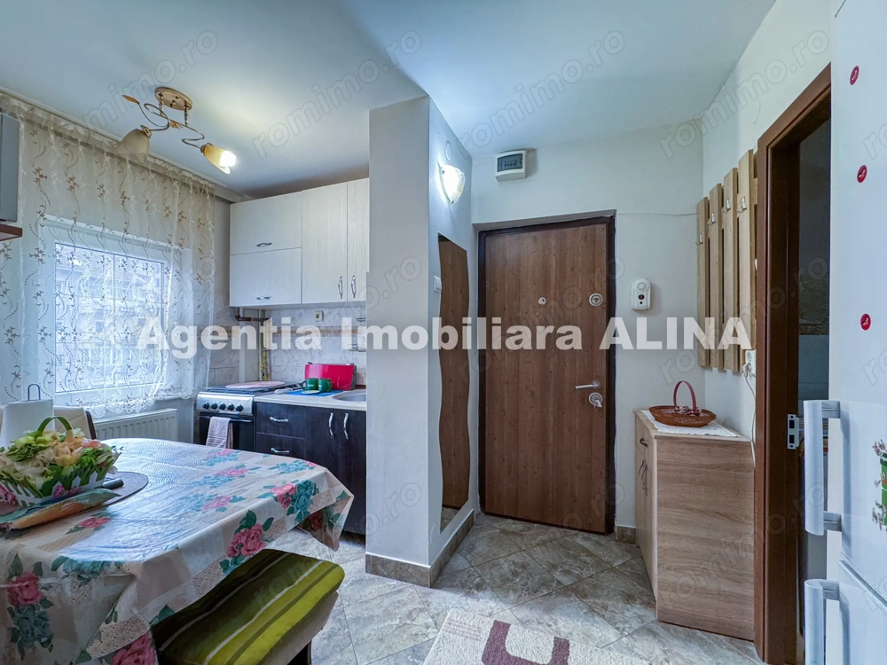 Garsoniera in Mun. Deva, Jud. HD, zona Dorobanti, 28 mp, decomandata, etaj 3.