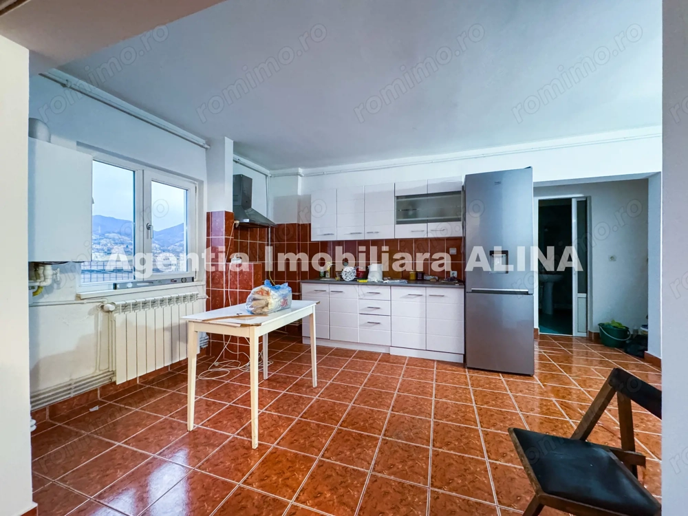 Ap. 2 camere in Deva, Bld. Decebal, 55 mp, decomandat, etaj 9.