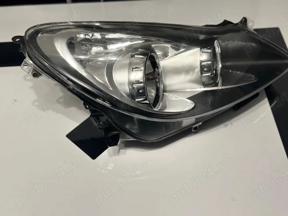 Far dreapta opel corsa D 2010 