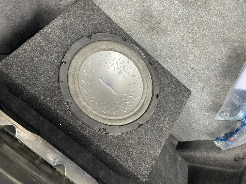 Vând sau schimb subwoofer auto